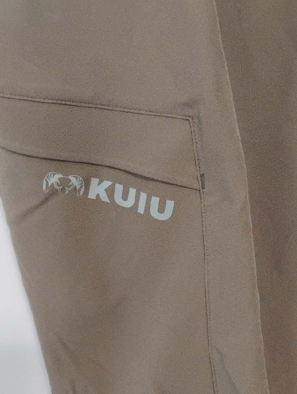 KUIU Hunting Softshell Pants in Khaki